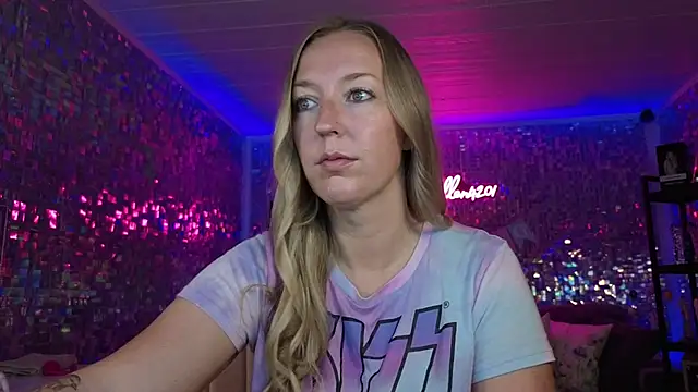 Snapshot of lucyallen4201 chatting on 1, 6, 2026 lucyallen4201 online show from 1, 6, 2026