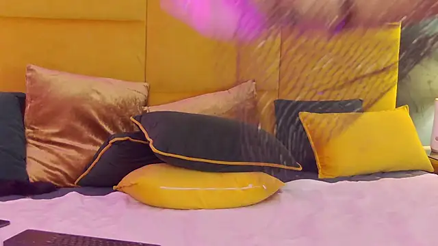 Snapshot of GiuliaHarvey chatting on 26, 2, 2025 GiuliaHarvey online show from 26, 2, 2025