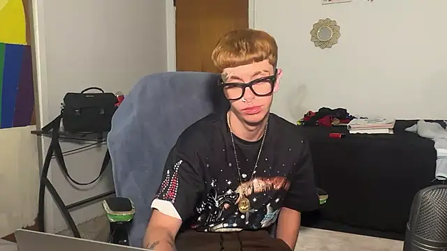 Snapshot of twentywithafelonyy chatting on 8, 11, 2025 twentywithafelonyy online show from 8, 11, 2025