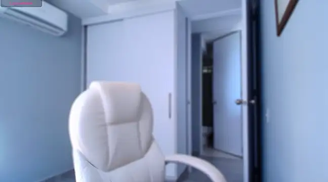 auroracaruso11 online show from 11, 1, 2025