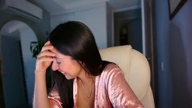 auroracaruso11 online show from 6, 10, 2025