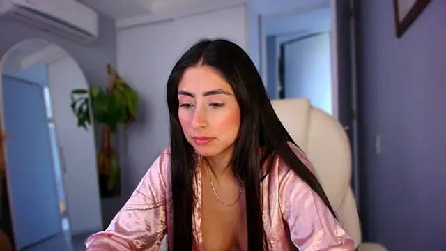 auroracaruso11 online show from 6, 10, 2025