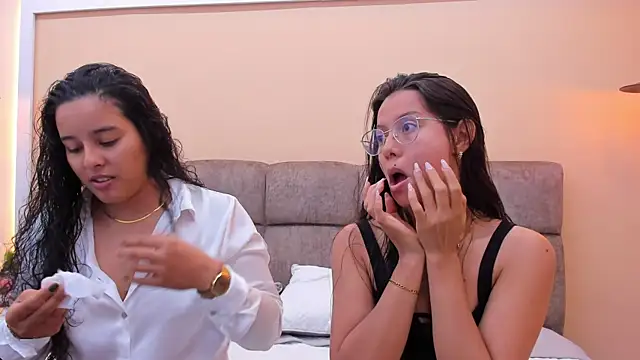 Dilan y Mia online show from 21, 12, 2024