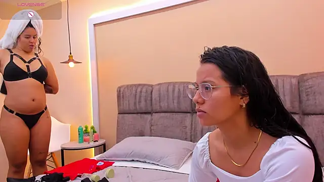 Dilan y Mia online show from 30, 12, 2024