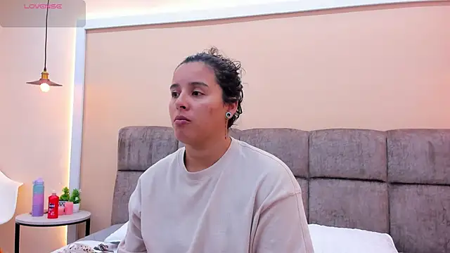 Dilan y Mia online show from 7, 1, 2025