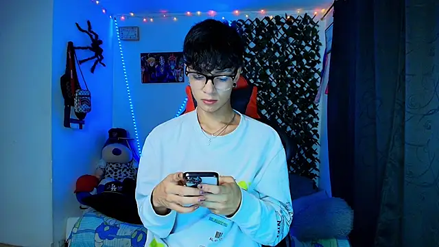 twink sebas  online show from 16, 2, 2025