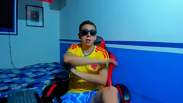 Snapshot of maxowens_oficial chatting on 18, 6, 2026 maxowens oficial online show from 18, 6, 2026