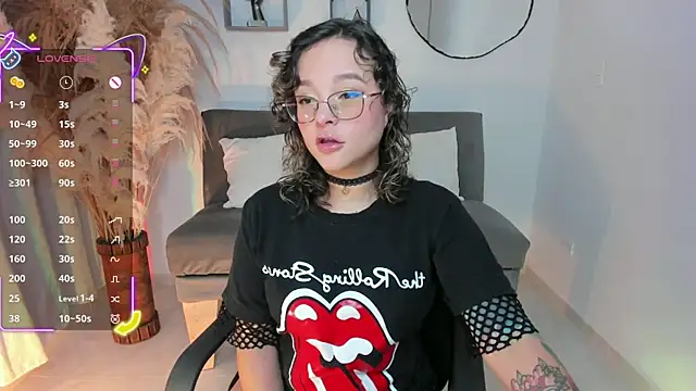 Snapshot of divine_amy1 chatting on 18, 9, 2025 divine amy1 online show from 18, 9, 2025