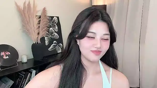 Strawberrybabyy1 online show from 2, 3, 2025