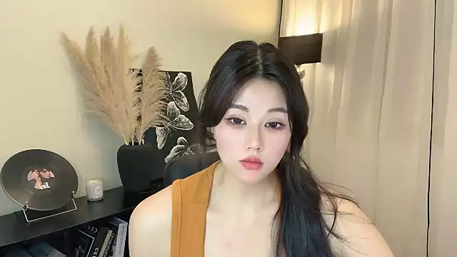 Strawberrybabyy1 online show from 5, 3, 2025