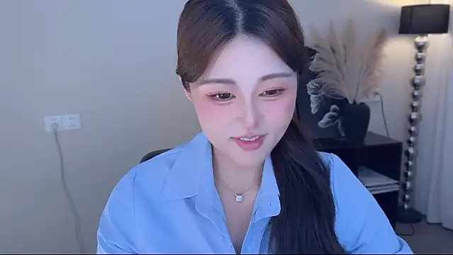 Strawberrybabyy1 online show from 28, 10, 2025