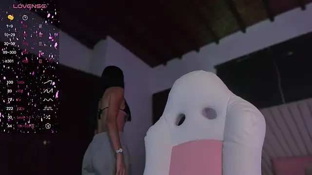 Snapshot of valeriaU chatting on 1, 2, 2025 valeriaU online show from 1, 2, 2025