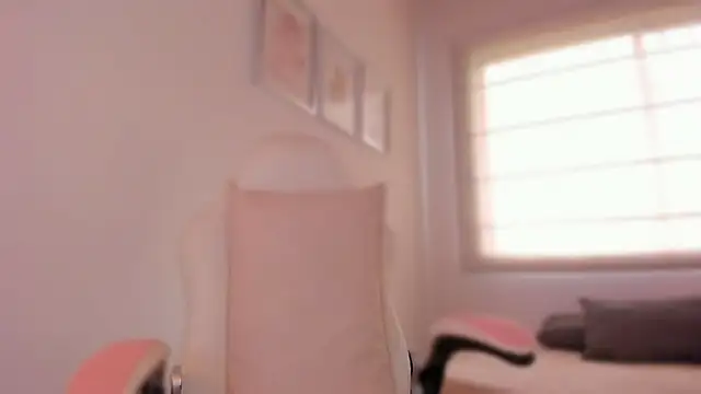 Snapshot of valeriaU chatting on 20, 10, 2025 valeriaU online show from 20, 10, 2025