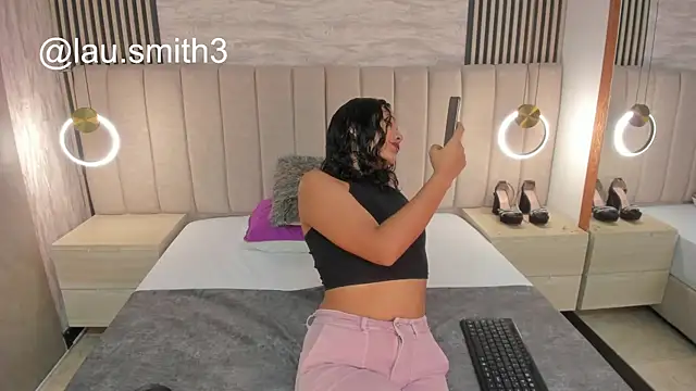 laura smith33 online show from 4, 11, 2025