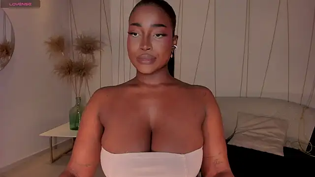 Snapshot of SavannahStorm chatting on 3, 6, 2026 SavannahStorm online show from 3, 6, 2026