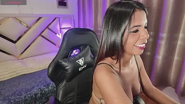 Snapshot of carolineamber_ chatting on 3, 6, 2026 carolineamber online show from 3, 6, 2026