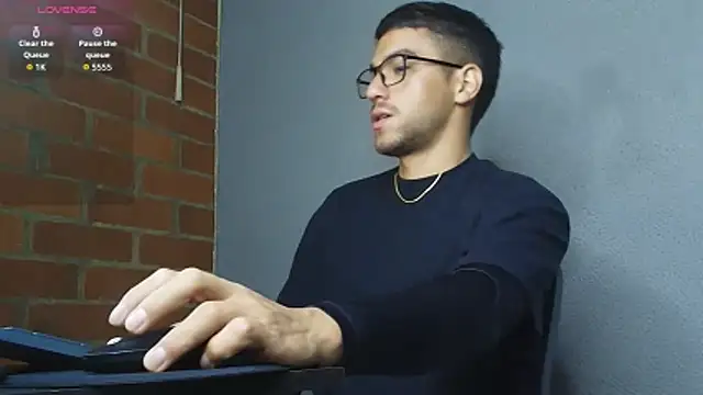 Leandro valenzuela online show from 16, 4, 2026