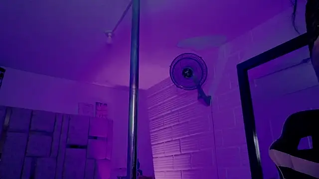 BonnieAnderson  online show from 12, 4, 2026