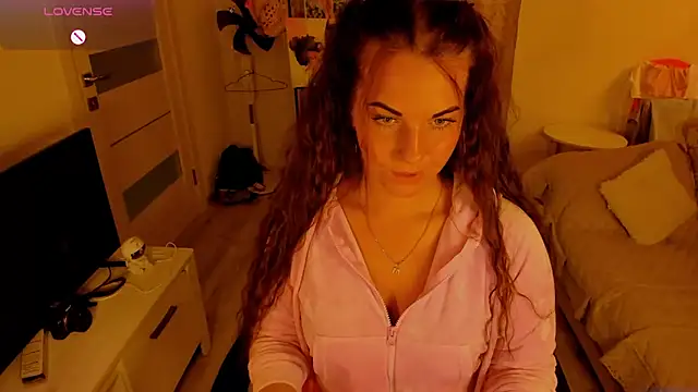 Snapshot of masha19981 chatting on 15, 10, 2025 masha19981 online show from 15, 10, 2025