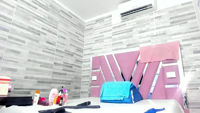 lola hornei online show from 8, 3, 2025