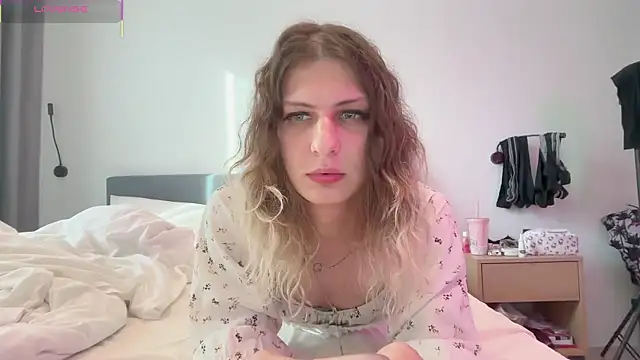 Alice Pinkhead online show from 11, 11, 2025