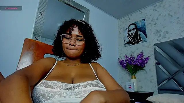 moon HoneyX online show from 3, 3, 2025