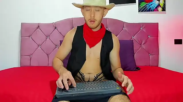 Snapshot of louis_bcasta1 chatting on 12, 2, 2025 louis bcasta1 online show from 12, 2, 2025