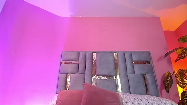 Snapshot of Bianca_ks chatting on 8, 3, 2025 Bianca ks online show from 8, 3, 2025