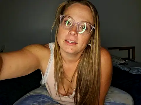 Snapshot of MrandMrsPooks chatting on 27, 9, 2025 MrandMrsPooks online show from 27, 9, 2025