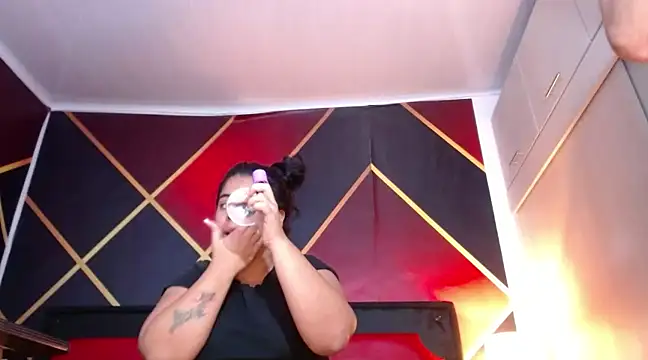 Snapshot of CindyandCarlo chatting on 10, 1, 2025 CindyandCarlo online show from 10, 1, 2025