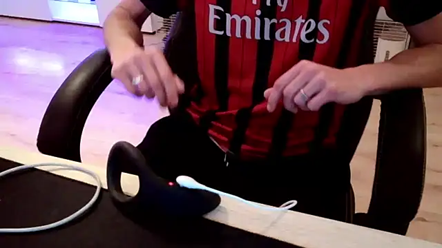 Snapshot of ElViko11 chatting on 12, 11, 2025 ElViko11 online show from 12, 11, 2025