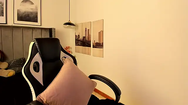 Alaia Cute online show from 10, 3, 2025