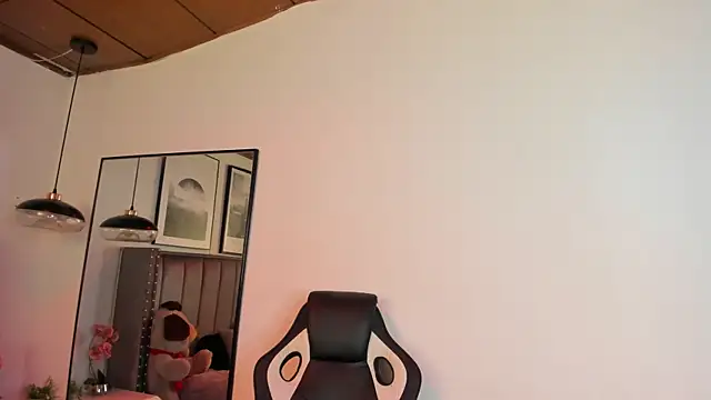 Alaia Cute online show from 10, 9, 2025