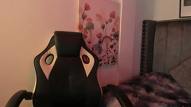 Alaia Cute online show from 28, 9, 2025