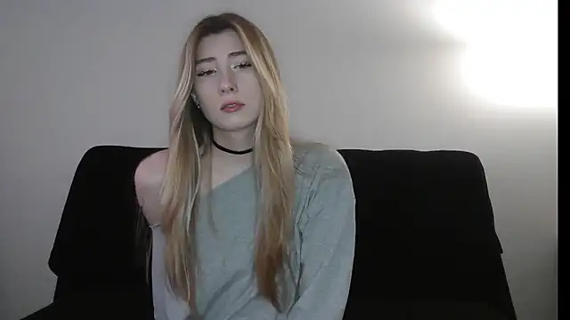 ErikaShyy online show from 15, 12, 2025