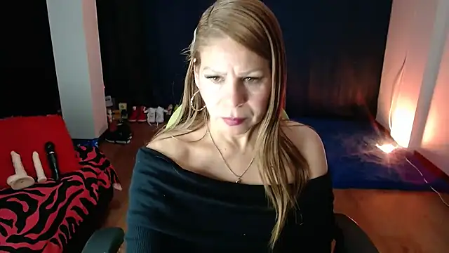 Snapshot of shirly_vannicelli chatting on 4, 10, 2025 shirly vannicelli online show from 4, 10, 2025