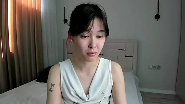Snapshot of Lola_Peach chatting on 5, 7, 2026 Lola Peach online show from 5, 7, 2026
