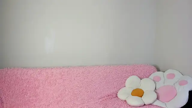 Snapshot of Lola_Peach chatting on 22, 7, 2026 Lola Peach online show from 22, 7, 2026