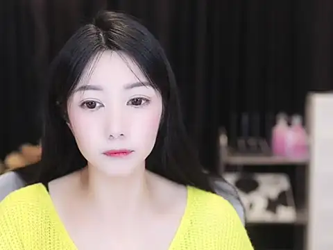 Nuyoah-77 online show from 9, 10, 2025