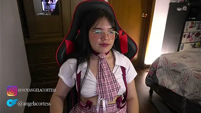 Snapshot of angela_cortes_ chatting on 24, 10, 2025 angela cortes online show from 24, 10, 2025