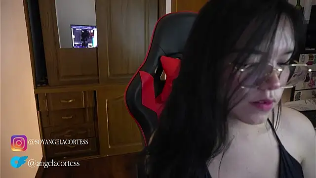 angela cortes  online show from 24, 10, 2025