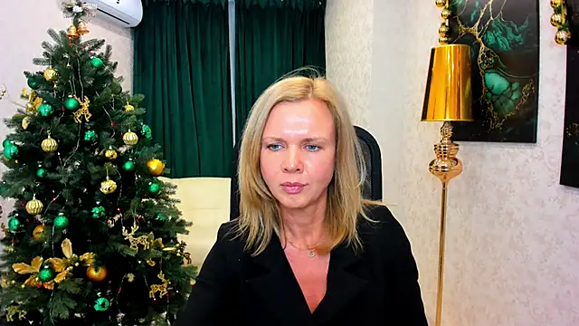 AgathaKlouin online show from 28, 12, 2024