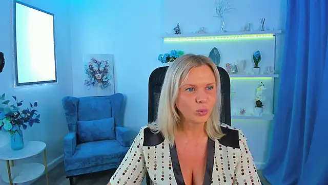 AgathaKlouin online show from 11, 10, 2025