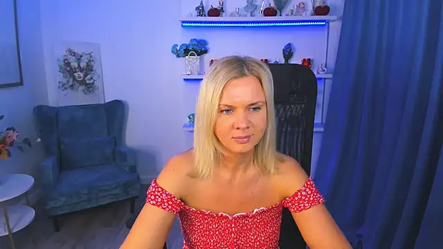 AgathaKlouin online show from 28, 10, 2025