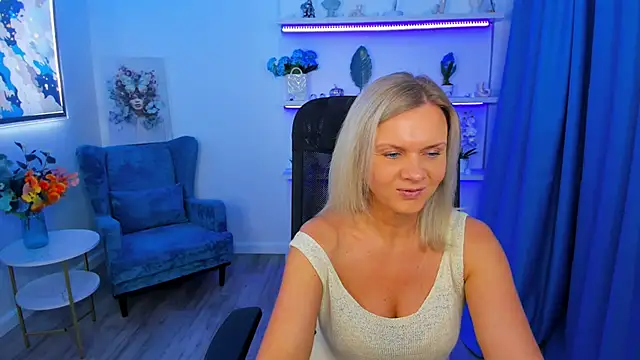 AgathaKlouin online show from 8, 11, 2025