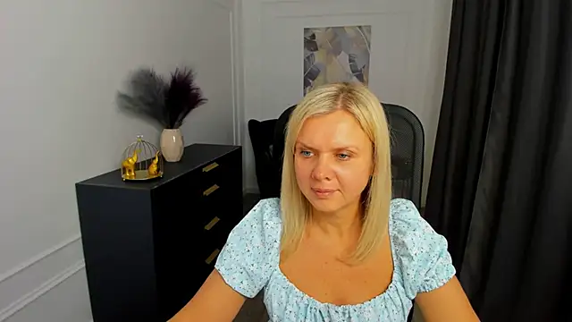 AgathaKlouin online show from 26, 2, 2026