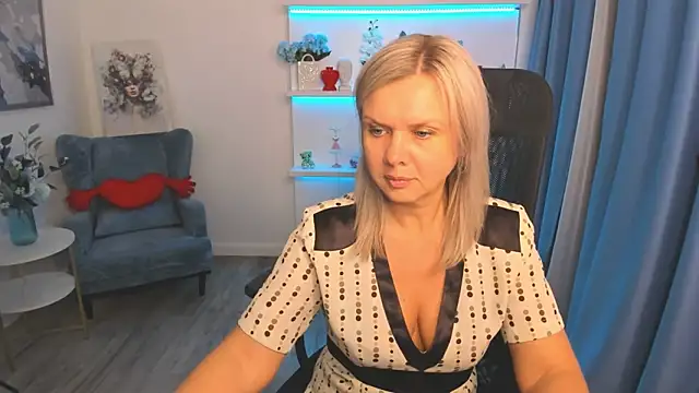 AgathaKlouin online show from 5, 3, 2026