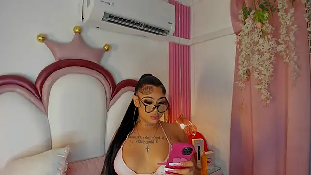Snapshot of Mia_Jansen chatting on 23, 7, 2026 Mia Jansen online show from 23, 7, 2026