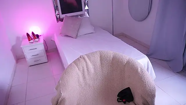 Alondrasparrow2 online show from 2, 3, 2026