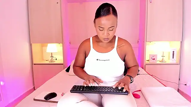 EmilyyStuart online show from 1, 2, 2025